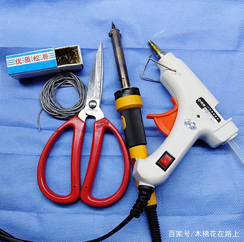工具掌中经 剪刀、热熔胶与烙铁的修行手记